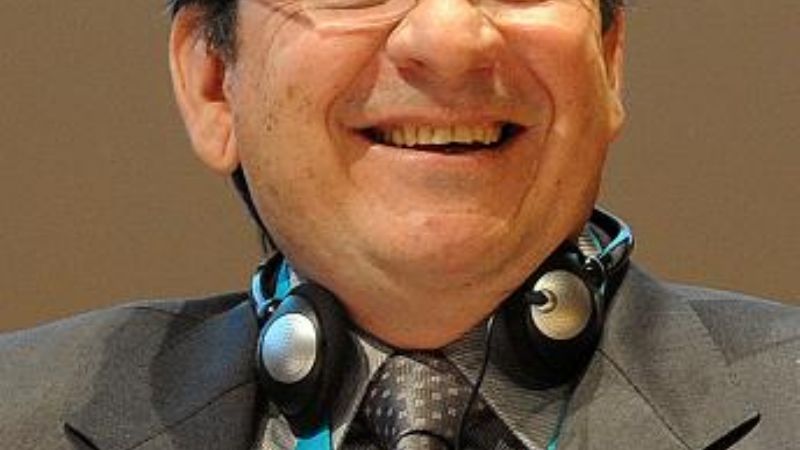 Oscar Castillo es uno de millonarios del Senado