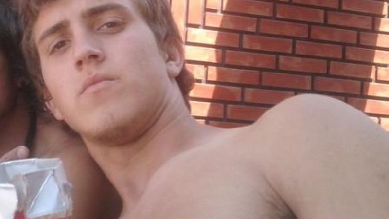 Detienen a hombre que apuñaló y mató a un joven