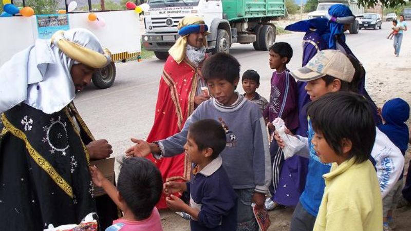 Los Reyes Magos recorrieron las calles santamarianas