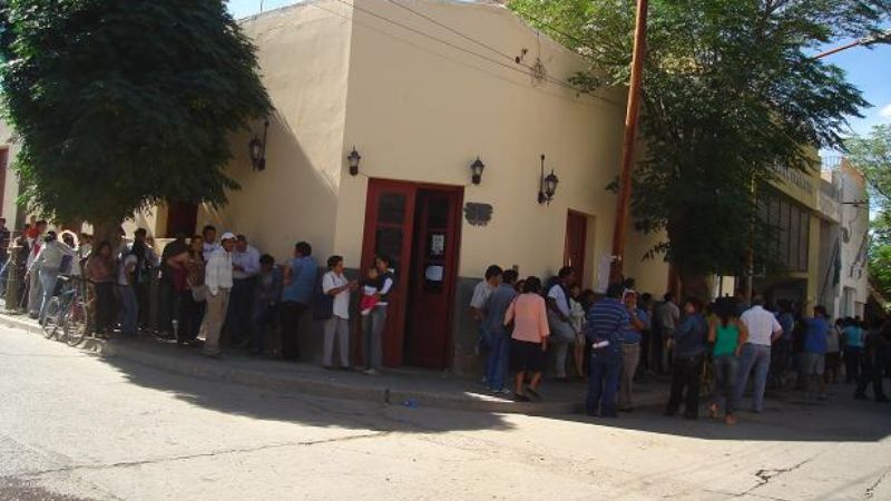 Piquete contra el Banco Nación en Santa María
