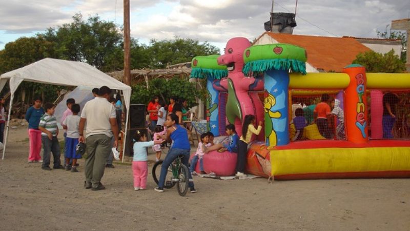 Los niños del barrio 20 viviendas de Loro Huasi festejaron el Día de Reyes