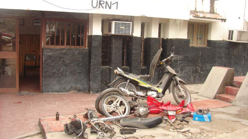 Encuentran una motocicleta en un descampado