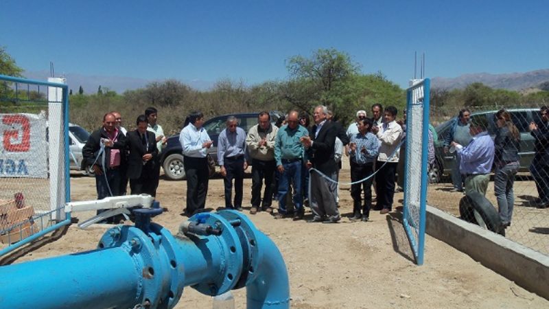 Se inauguró un pozo de agua para riego en Las Mojarras