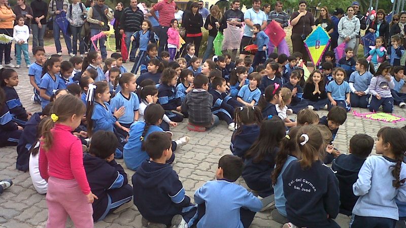Barrileteada de alumnos del Carmen