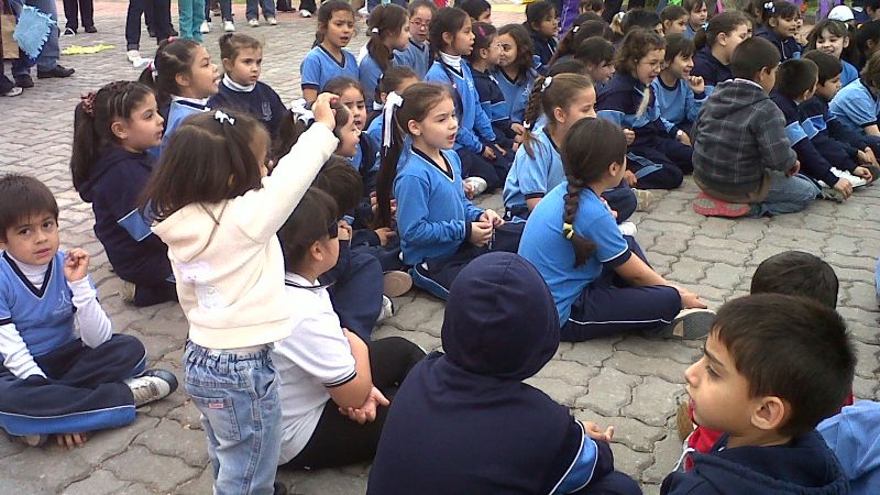 Barrileteada de alumnos del Carmen