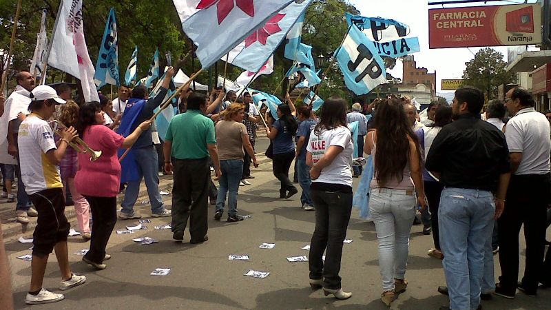 Caminatas del FCS y del FPV se cruzaron en pleno centro