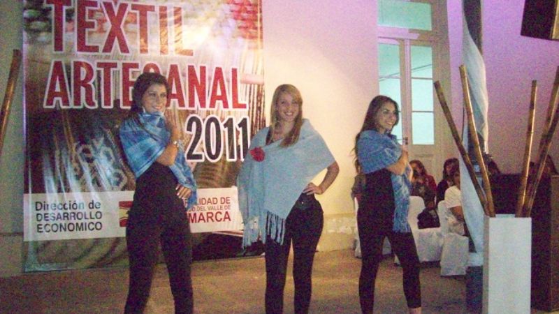 Se realizó el desfile de la Muestra Textil Artesanal en la Estación Capital