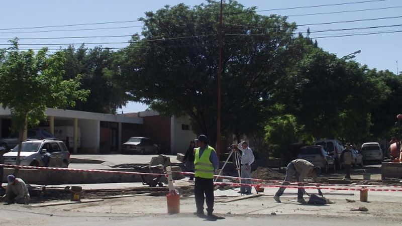 Realizan trabajos en calles céntricas