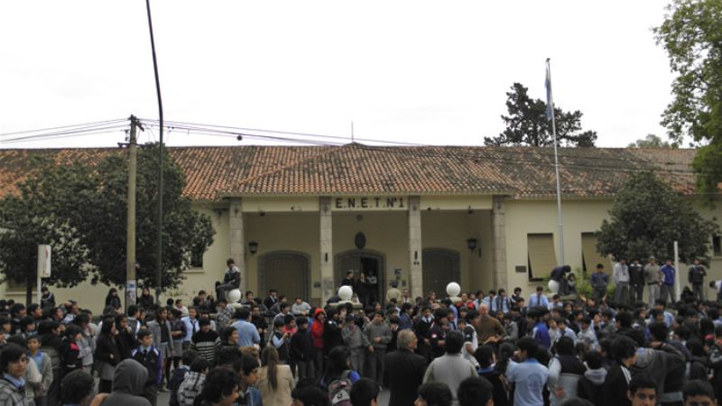 Docentes de la ENET harán una nueva marcha al Rectorado