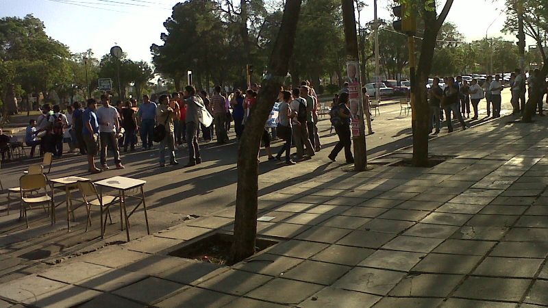 Estudiantes de Humanidades cortaron avenida Belgrano