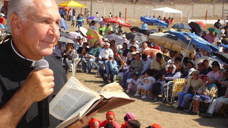 El padre Darío Betancourt en San José
