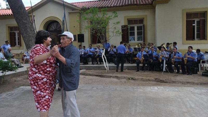 La banda de música visitó el Hogar de Ancianos