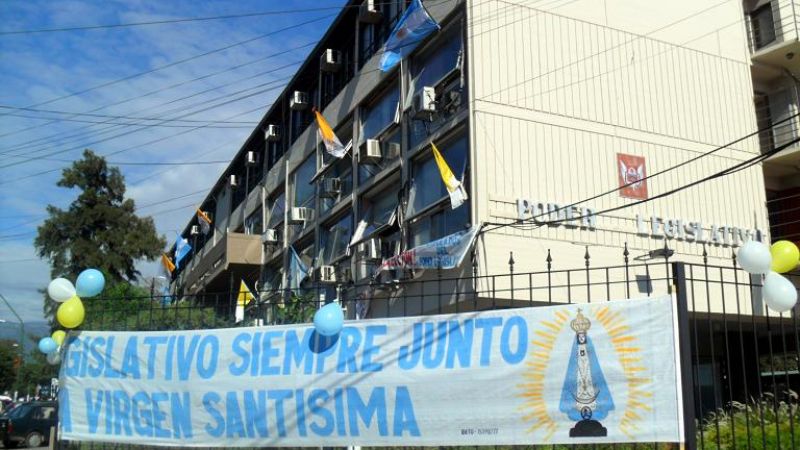 La Legislatura se vistió de gala para recibir a la Imagen de la Virgen del Valle