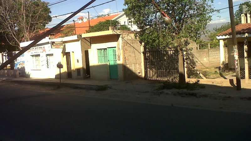 Se cayó un poste del alumbrado público