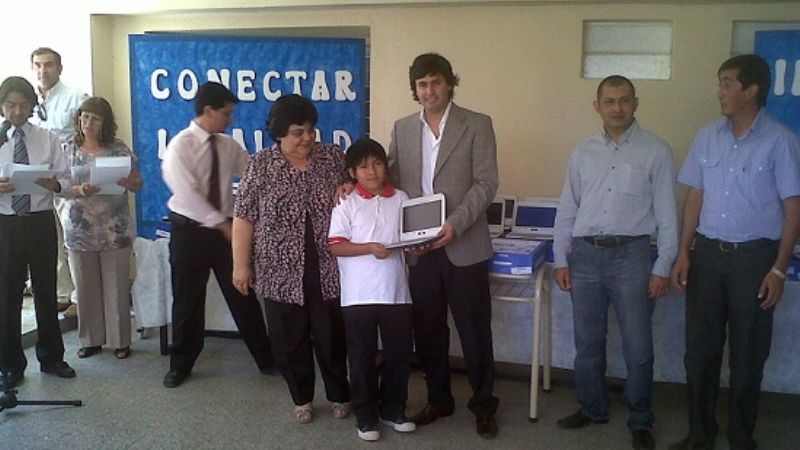 ANSES entregó netbooks a los alumnos de la EPET Nº 1 de Recreo