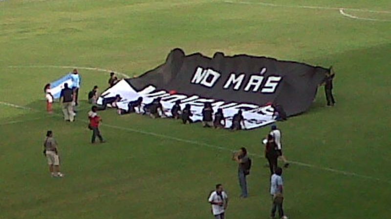 Con algunas polémicas, Policial se llevó el clásico y quedó como único escolta