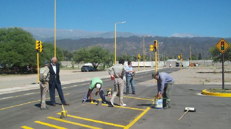 Guzmán recorrió obras que se ejecutan en distintos barrios