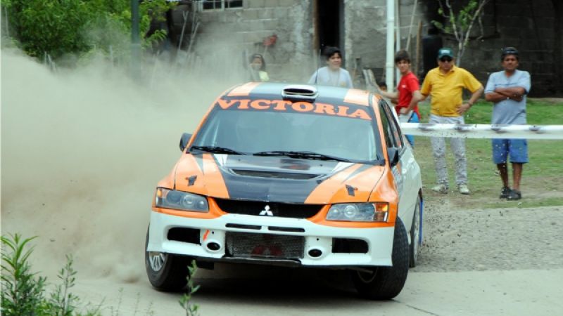 Gustavo López manda en el Rally de La Puerta