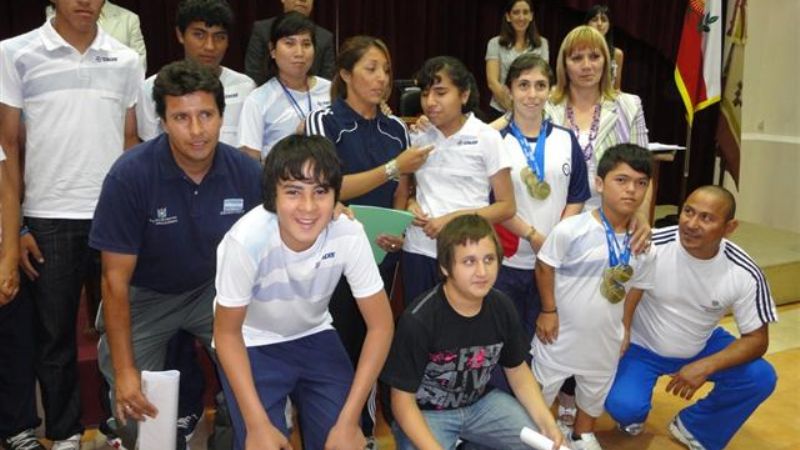 Distinguen a atletas especiales que participaron de los Evita 2011
