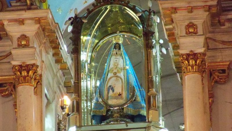 La Virgen bajó del Presbiterio