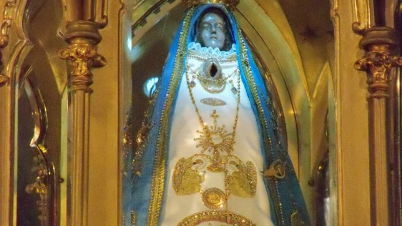 La Virgen bajó del Presbiterio