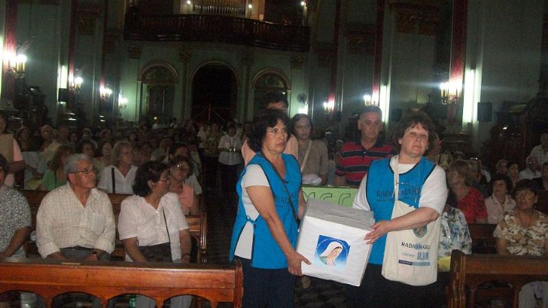 La Virgen bajó del Presbiterio