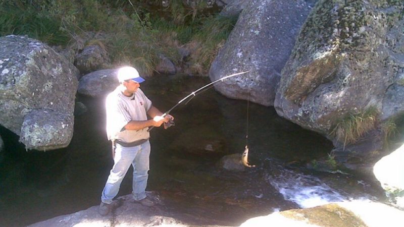 Prohíben la pesca nocturna en Catamarca
