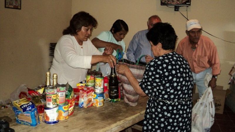 Entregaron los bolsones navideños a los jubilados del PAMI