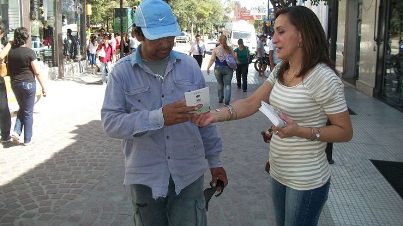 Prevención del dengue en la Peatonal Rivadavia 