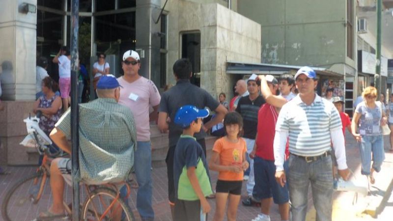 Beneficiarios de planes de empleo hicieron piquete