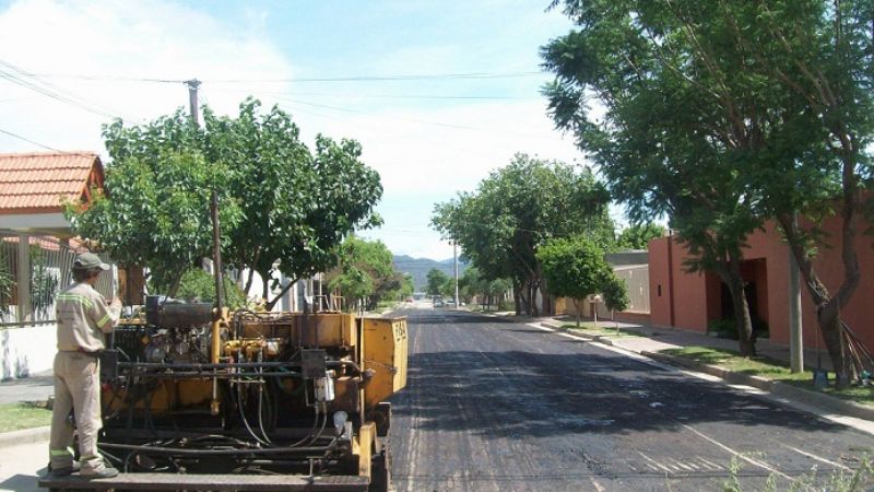 La Capital trabaja en bacheo y pavimentación