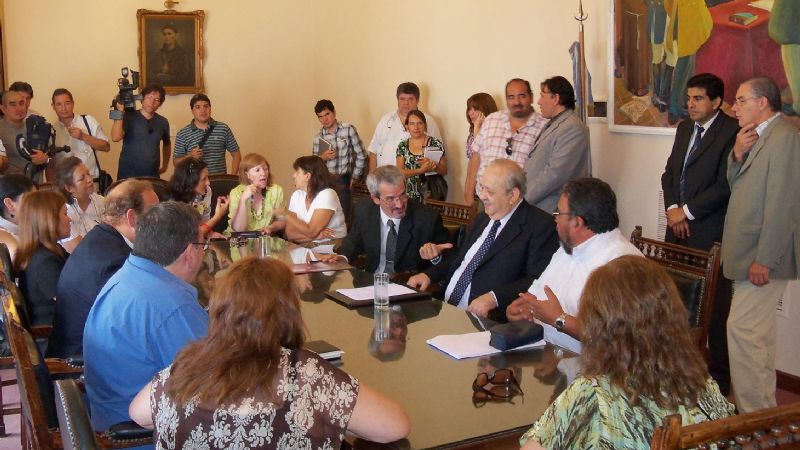 Finalmente, se decretó la titularización de cargos a más de 1700 docentes