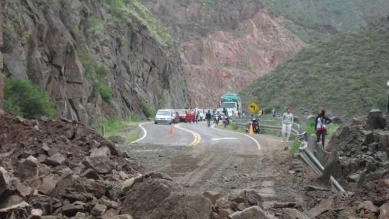 Trabajan intensamente para restituir la transitabilidad en la ruta 40