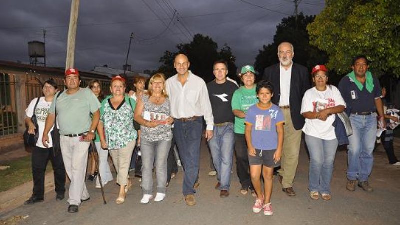 Los candidatos del FCyS caminaron junto a los vecinos de Parque América