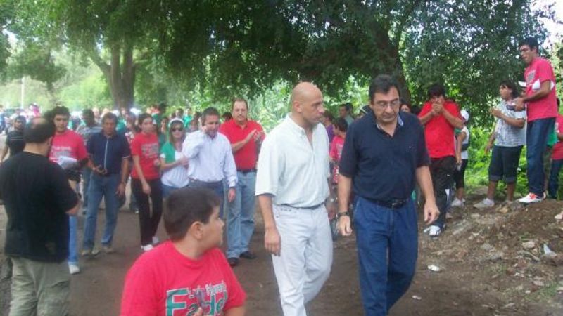 Fadel encabezó la caminata del Frente Cívico por Banda de Varela
