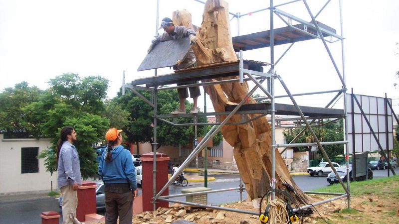 Construyen Monumento a la Comunicación