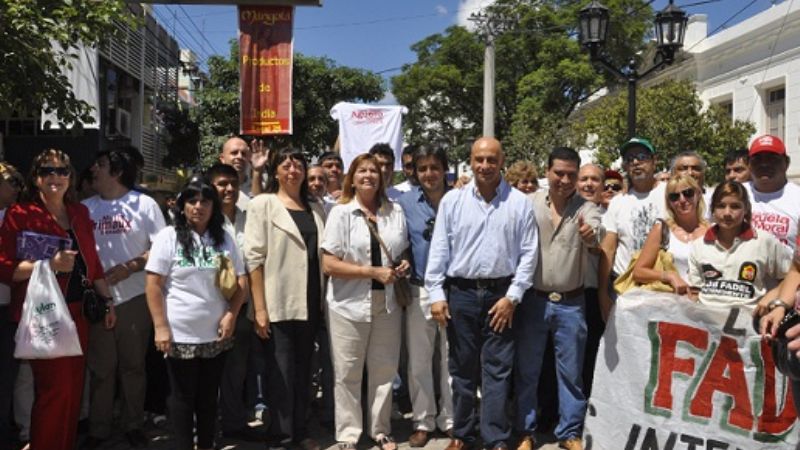 Los candidatos del Frente Cívico caminaron junto a la dirigencia por la peatonal 