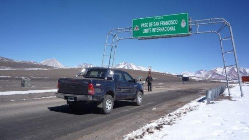 Nieva en el Paso de San Francisco, pero se puede transitar