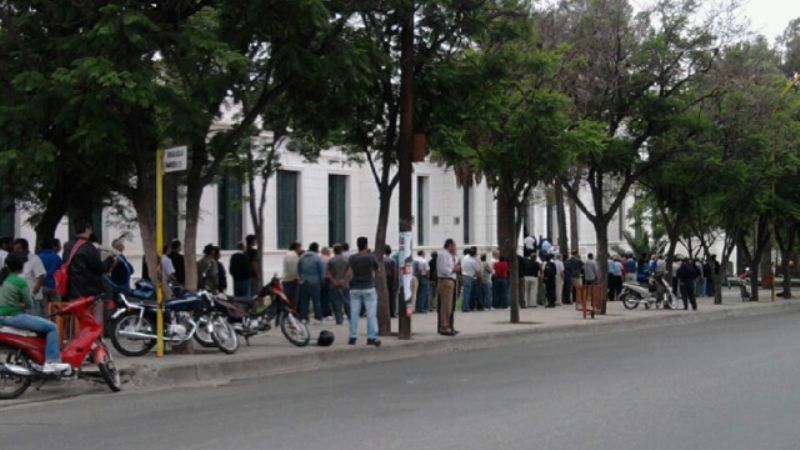 Pese la mañana fresca, la gente salió a votar