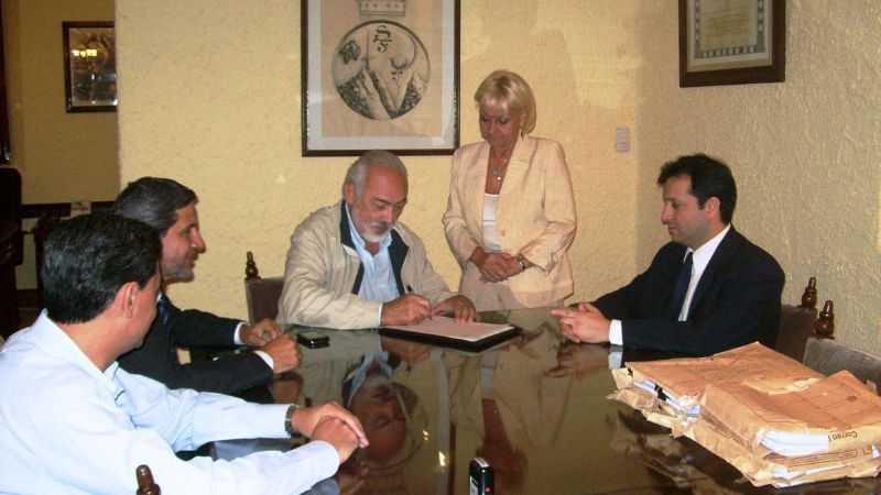 Guzmán firmó convenio para adquisición de equipamiento