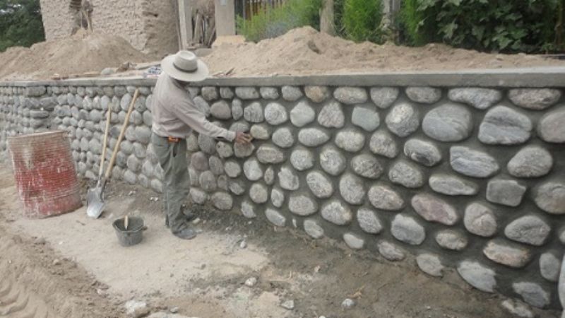 Obras Públicas asiste a familias damnificadas por las lluvias