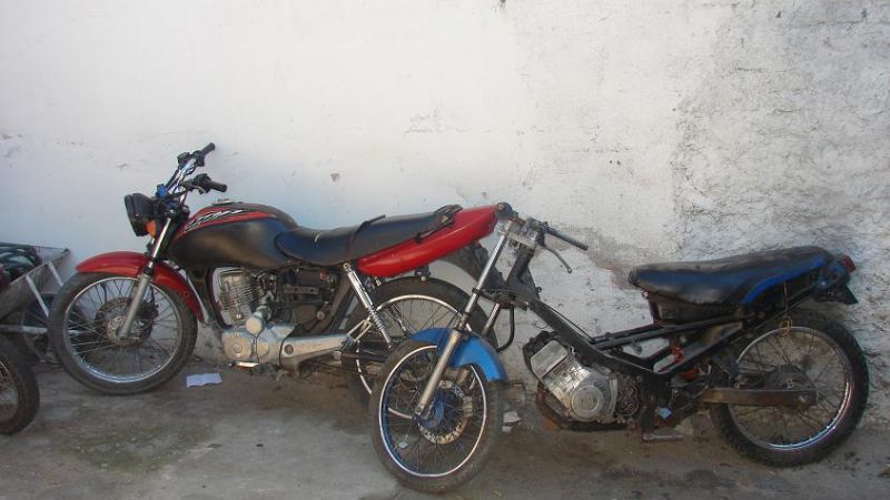 Detienen a un delincuente y secuestran dos motos robadas