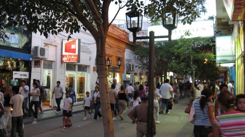 Dispar adhesión a los feriados en el sector privado