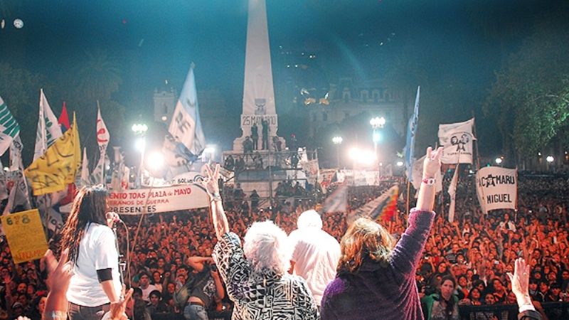 Miles de personas participaron del acto a 35 años del golpe de Estado