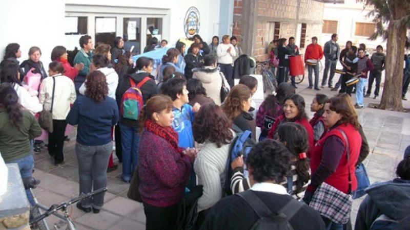 Alumnos del nivel terciario dejarían de estudiar por falta de transporte