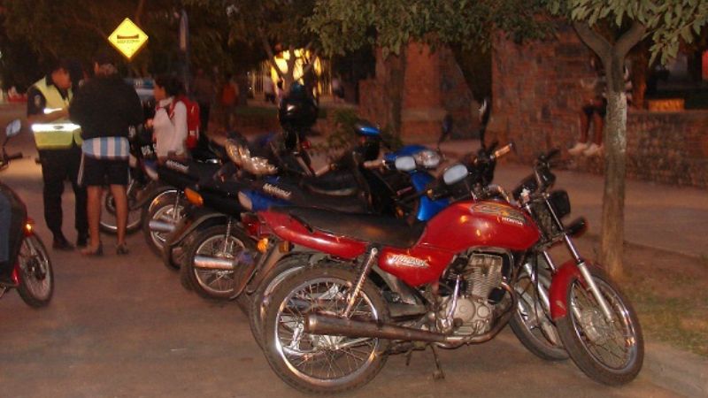 En operativo, secuestraron motocicletas y detuvieron a dos personas