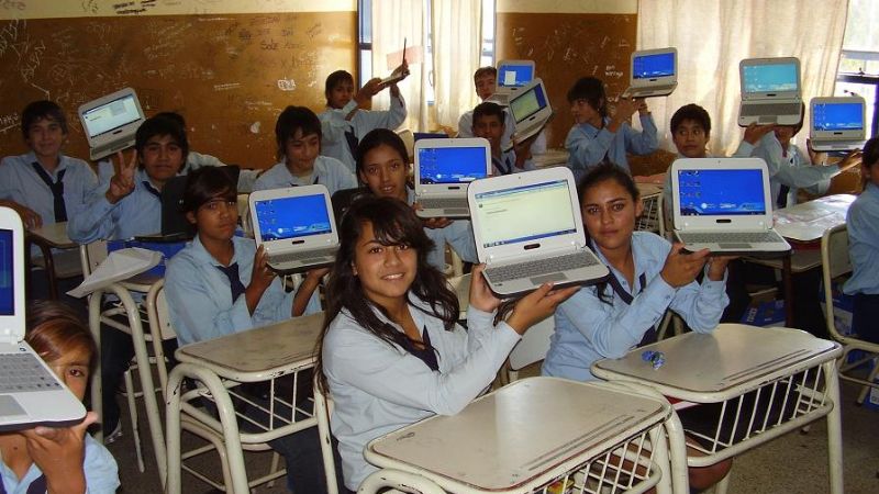 La nación entregó 1.200 Netbooks a los alumnos de la Capital 