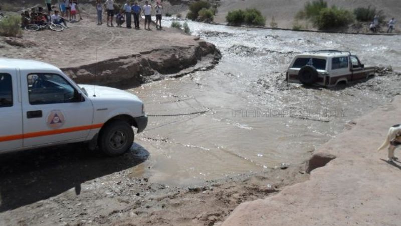 Camioneta se salvó que la lleve la creciente en Fiambalá