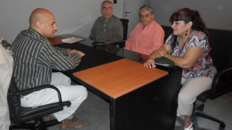 Fadel se reunió con cesanteados de la dictadura