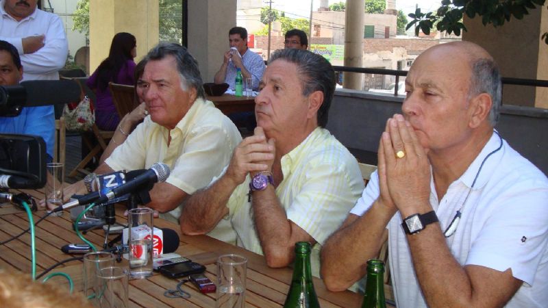 Duhalde felicitó a Corpacci y Mera por el triunfo del 13 de marzo